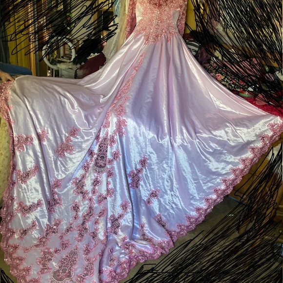VINTAGE Long Pink GOWN VERY Long Train Size 10W BY VENUS VERY EMBELLISHED - Picture 1 of 8